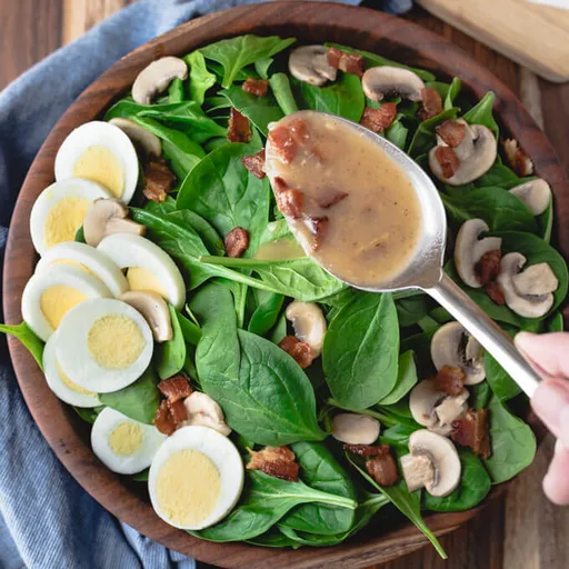 Ensalada de Espinacas con Aderezo Tibio de Tocino