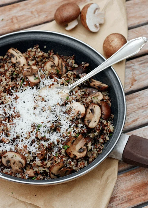 Pilz-Quinoa mit Knoblauch und Thymian