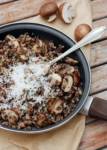 Pilz-Quinoa mit Knoblauch und Thymian