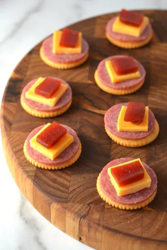 Entremeses Típicos Puertorriqueños de Salami, Guayaba y Queso