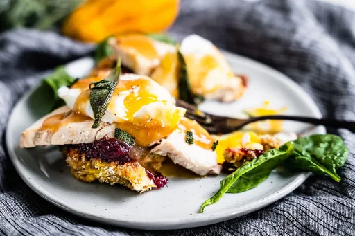 Huevos Benedictinos con Sobras de Pavo