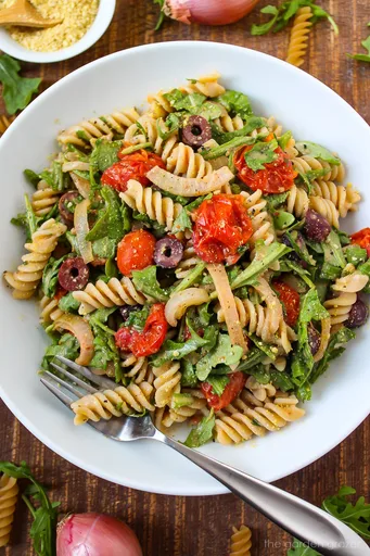 Ensalada de Pasta con Rúcula (¡Fácil!)
