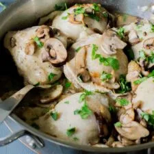 Pollo con champiñones
