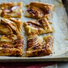 Easy Apple Tart with Puff Pastry