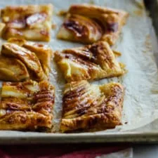 Tarta de manzana fácil con hojaldre