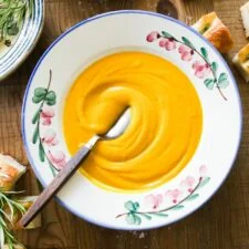 Soupe de courge musquée en 30 minutes, douce et crémeuse