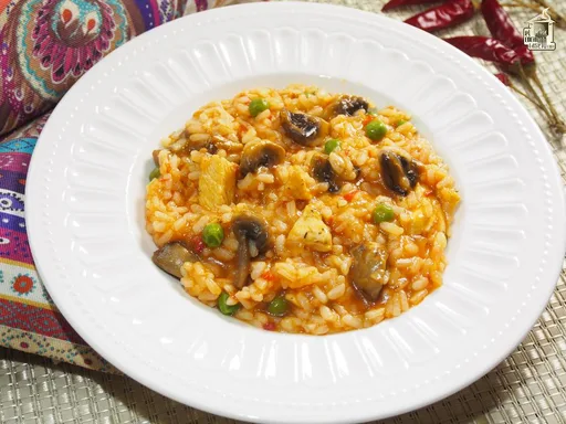 Arroz caldoso de pollo y champiñones