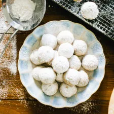 Melt-In-Your-Mouth Italian Wedding Cookies