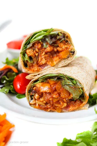 Wrap vegano de tempeh con salsa barbacoa y ranchera