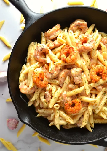 Pasta cremosa con gambas al estilo cajún