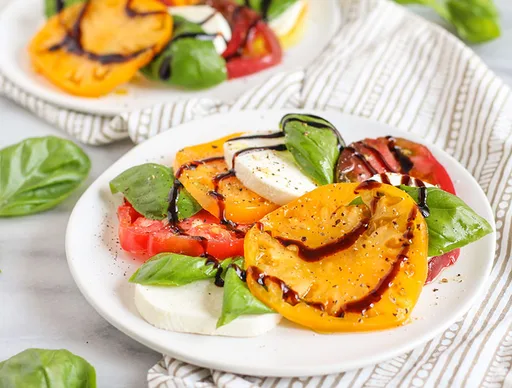 Ensalada caprese de tomate