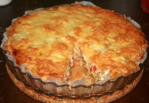 Cheesy minced meat pie