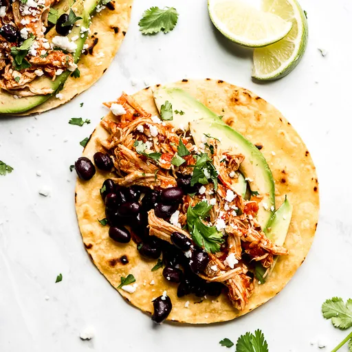 Tacos de pollo con salsa