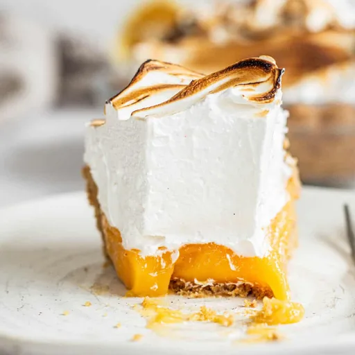 Tarta de limón y merengue con base de galleta María