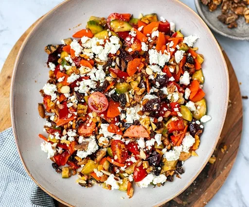 La Mejor Ensalada Crujiente de Feta