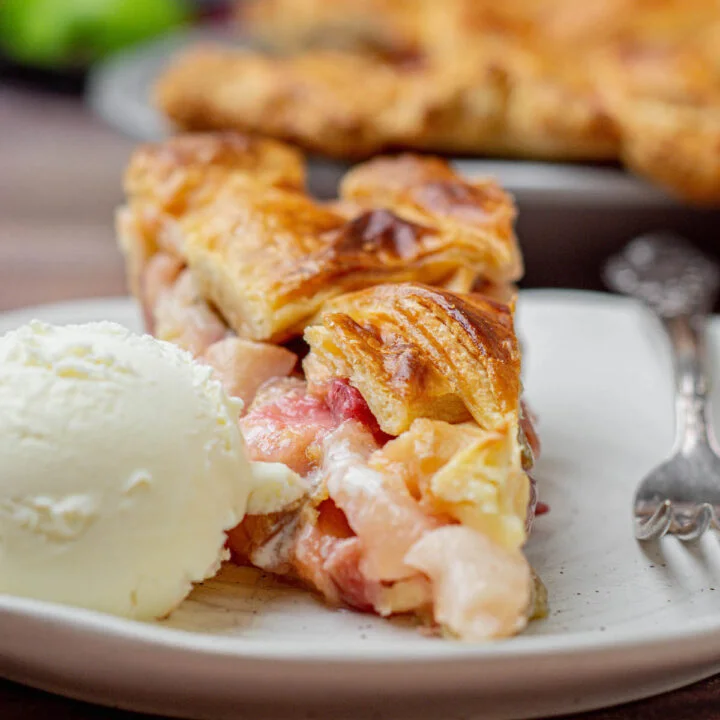 Rhubarb Apple Pie