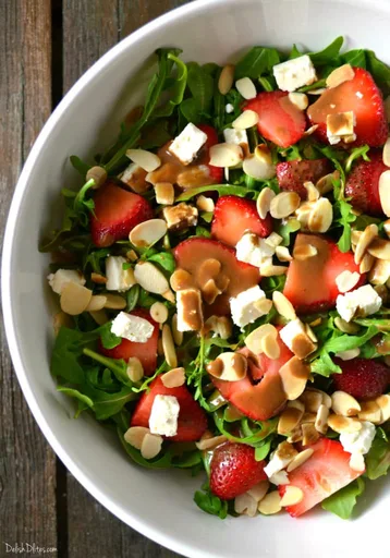 Ensalada de Fresas, Rúcula y Queso Feta