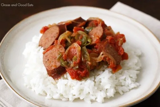 Salchichas con pimientos y cebolla