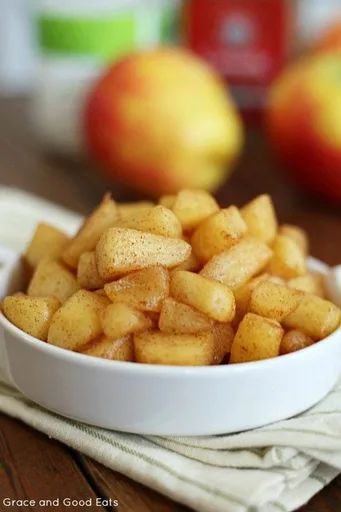 Manzanas salteadas a la canela