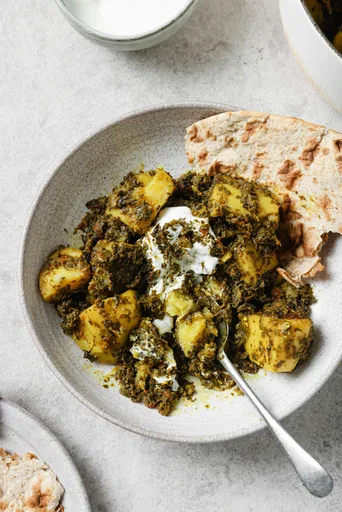 Aloo Methi de mi Suegra (Patatas y Hojas de Fenogreco)