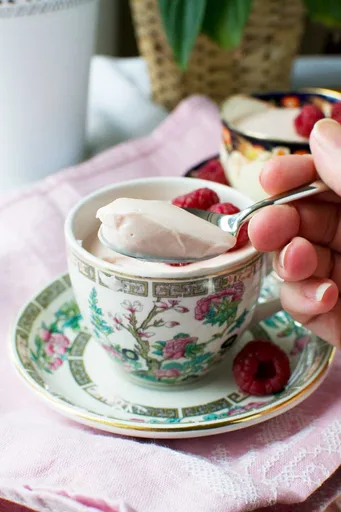 Panna cotta de yogur griego en 5 minutos