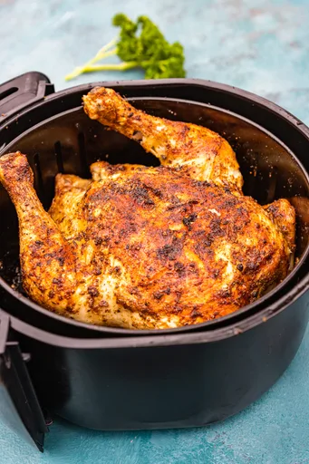 Pollo asado estilo rotisserie en freidora de aire en 1 hora