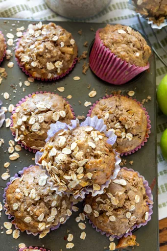 Muffins esponjosos de manzana y avena