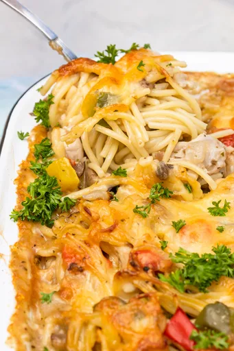 Receta de pollo con espaguetis y queso al horno