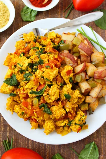 Revuelto de Tofu con Espinacas y Tomate