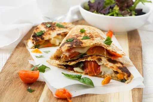 Quesadillas caprese de verduras asadas