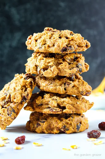 Vegan Oatmeal Raisin Cookies (Easy!)
