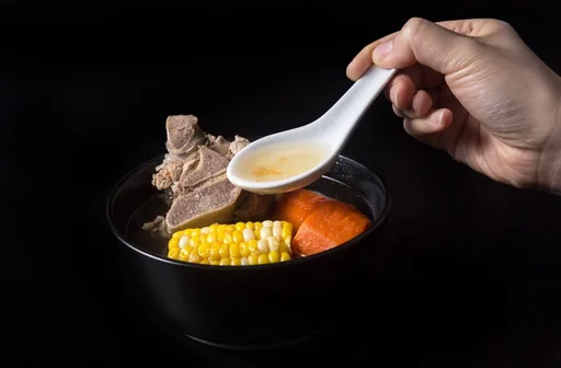 Instant Pot Chinese Pork Bone Soup 紅蘿蔔粟米豬骨湯