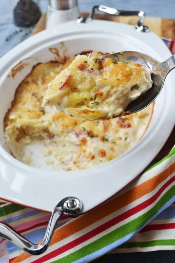 Creamy Garlic Parmesan Potatoes (Easy Dauphinoise Potatoes)