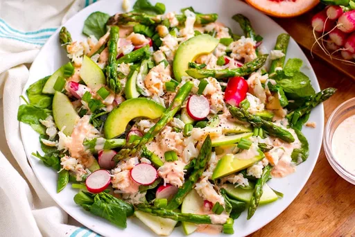 Ensalada de cangrejo con aguacate