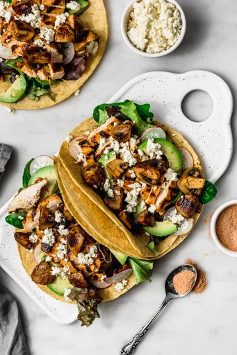 Fajitas de pollo y champiñones