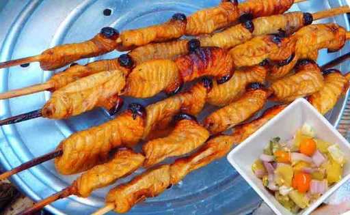 Anticuchos de Suri.