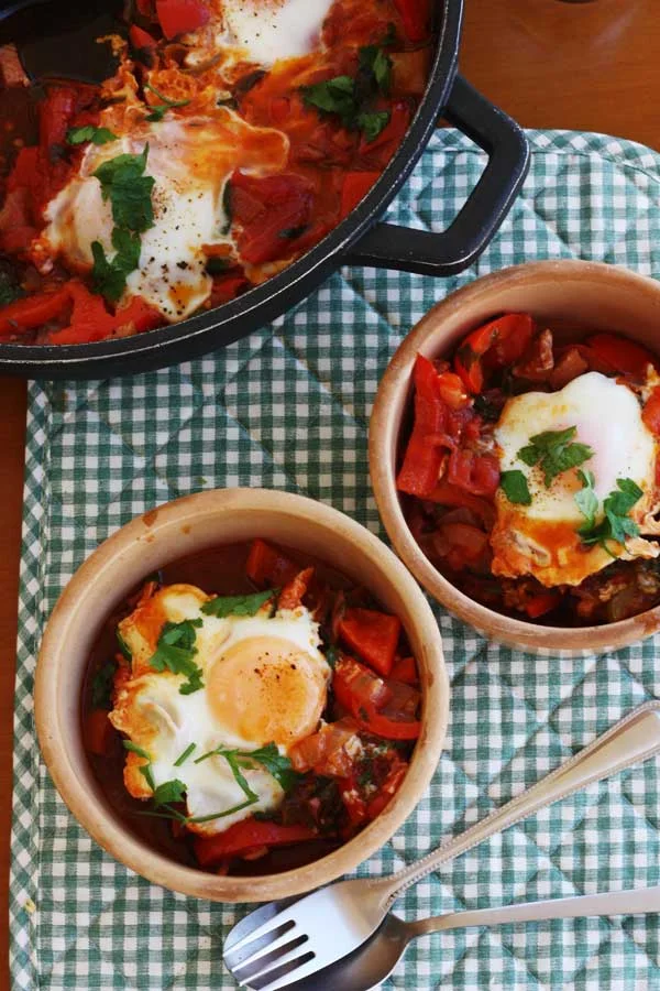 Eggs with tomatoes, red peppers & bacon