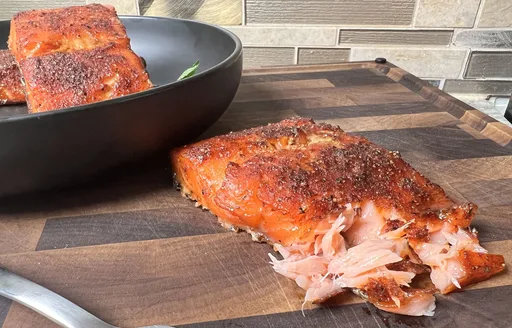 Salmón ahumado en caliente