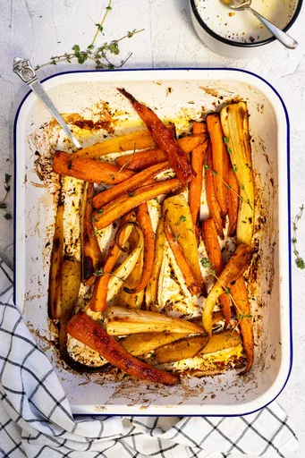 Zanahorias y chirivías asadas a la miel