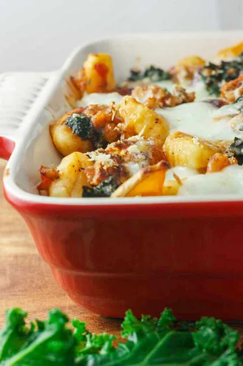 Ñoquis de calabaza butternut (con salchicha y col rizada)