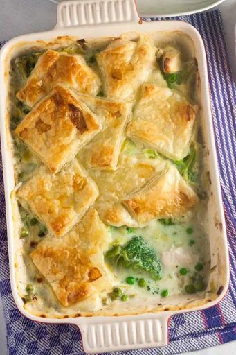 Chicken And Leek Pie (Easy & Creamy)