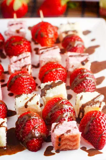 Angel Food Cake With Strawberries (& Chocolate Sauce)