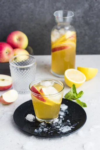 Apple Ginger and Lemon Spritzer