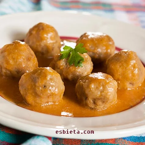 Albóndigas en salsa