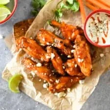 Alitas de pollo estilo búfalo crujientes en freidora de aire