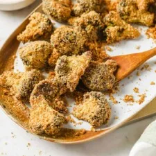 Bocaditos Crujientes de Brócoli y Parmesano