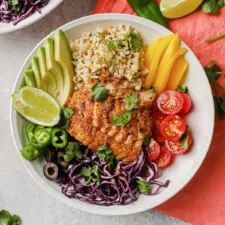 Cuencos de tacos de pescado