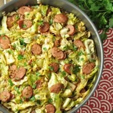 Repollo frito con salchicha Kielbasa – Bajo en carbohidratos, Sin gluten