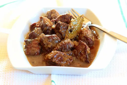 Carne en salsa de cebolla