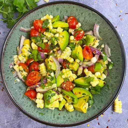 Ensalada de aguacate y maíz